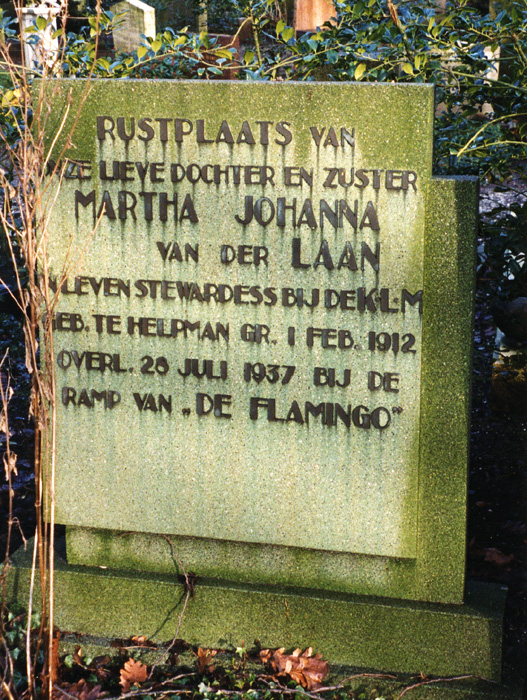 Het graf van stewardess v.d. Laan op Zorgvlied