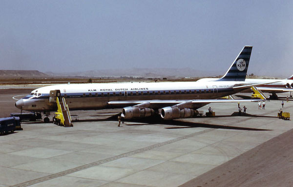 De identieke DC-8 PH-DCM Henri Dunant